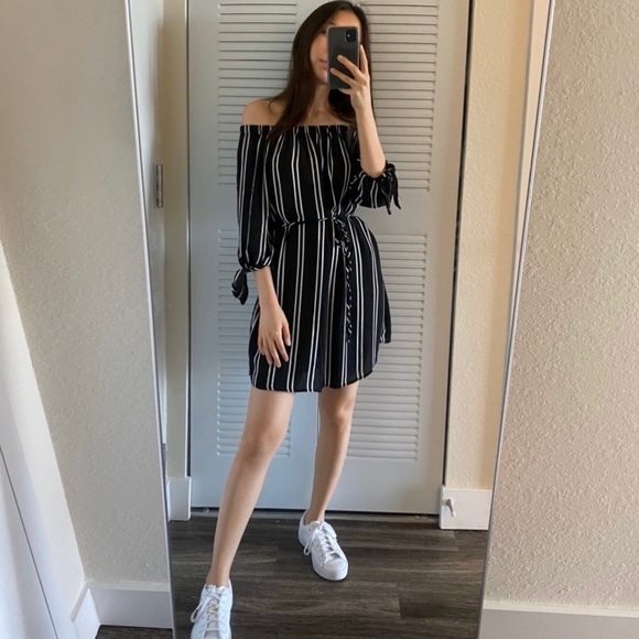 Mini dress - Picture 1 of 2
